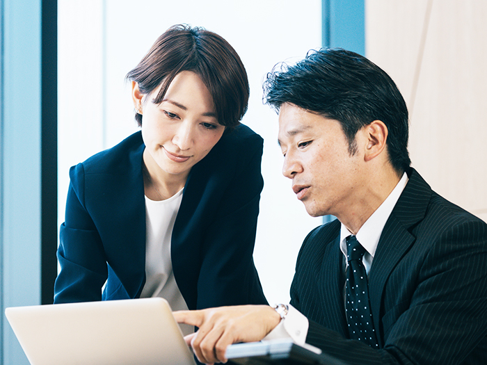 A flat organization where members can grow directly under the founding team, taking on a wide range of responsibilities from strategy to execution.